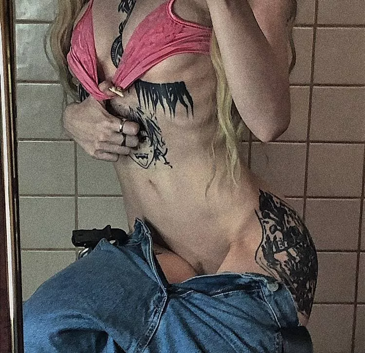 Hi daddy, I'm Wishing of a rich cock Hi daddy, I'm Wishing of a rich cock