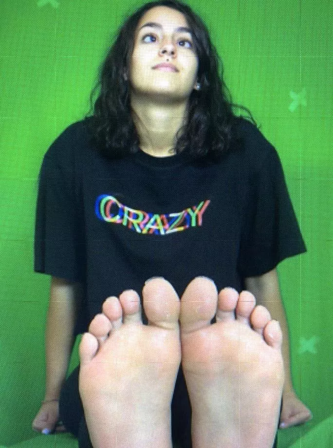 Hi do u like my feet? Wanna chat? Hi do u like my feet? Wanna chat?