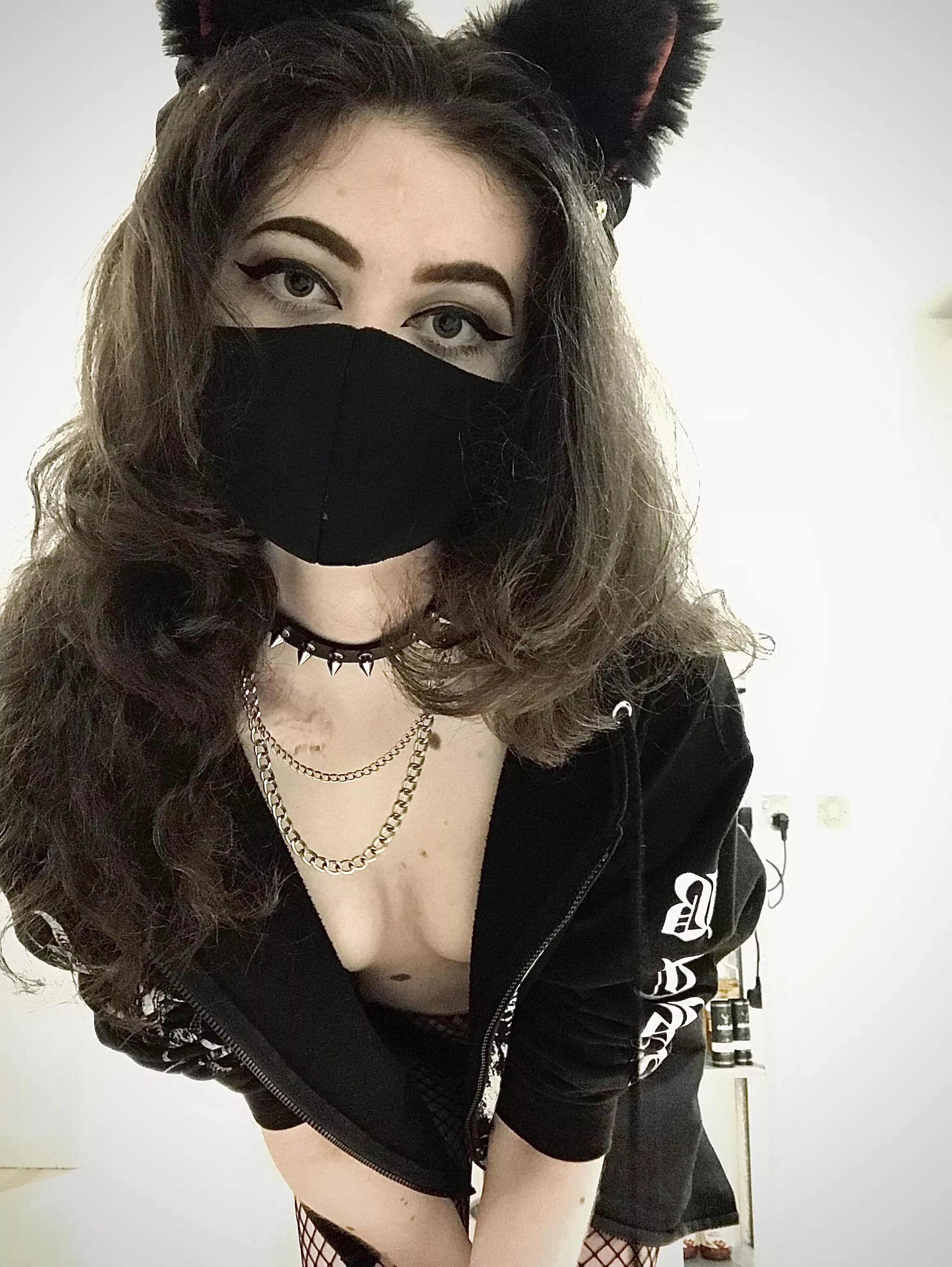 Hi 🥺 do you like my... Makeup?