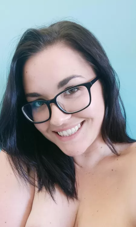Hi from this friendly, glasses wearing swinger ? xx