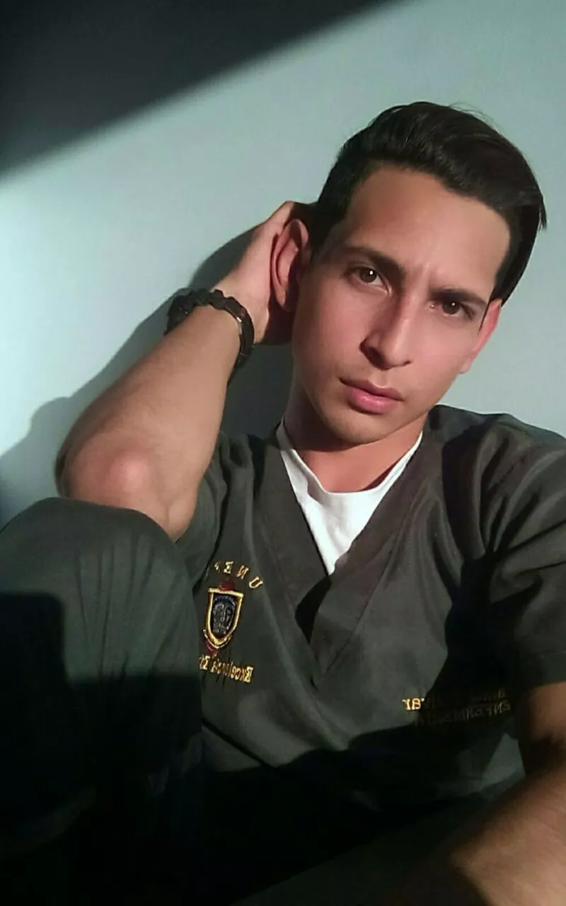 Hi guys, I'm Michael and I have 23 years old. 😁👋🤗