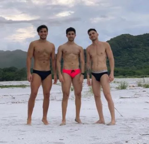 Hi guys, we are ready for a good day at the beach 😈