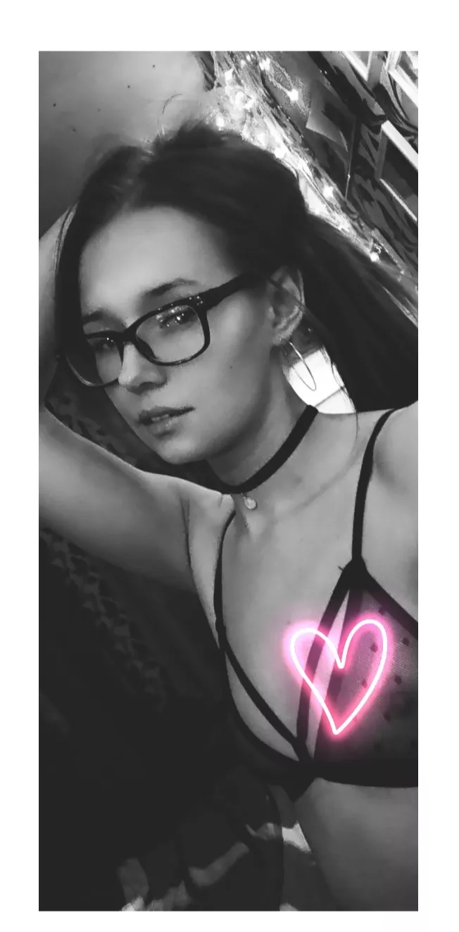 Hi! How's your day going sweetie? 😜