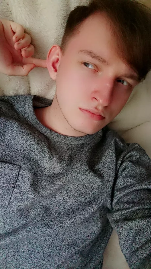 Hi! I am looking for a fellow dead by daylight players to play with. I am still a newbie 'cause I have only 162 hours in this game so please be nice to me 🙈 Only love and positivity here! (Fellow polish gaymers to the front) Feel free to DM me ✌ðŸ
