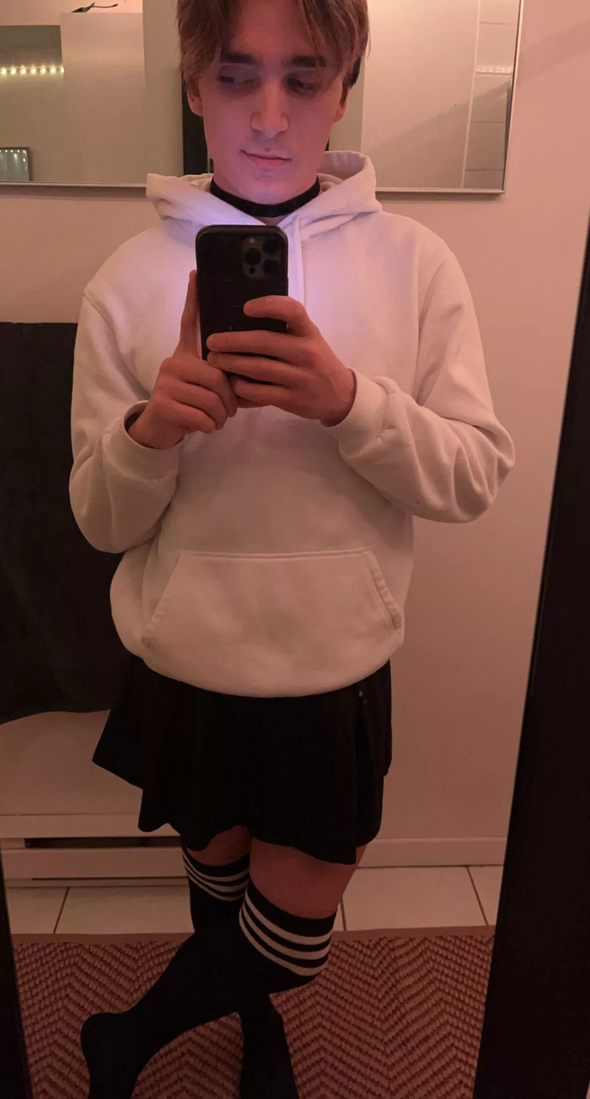 Hi 👋I just got my new outfit after discovering that I’m a femboy ! 😍 Please rate my pic !🥰