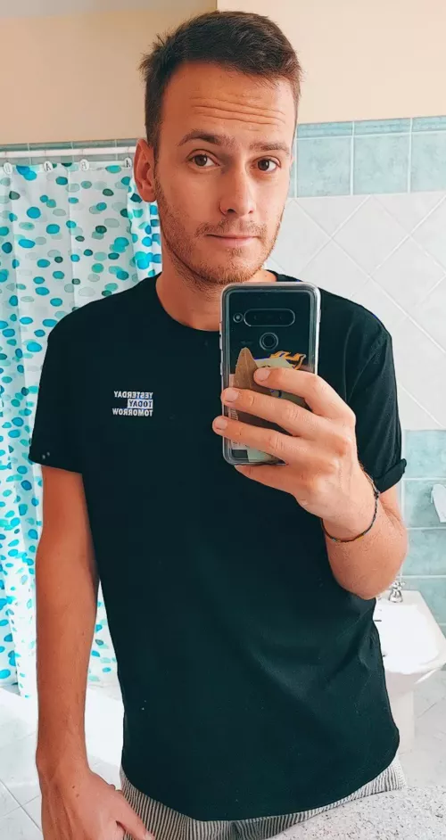 Hi! I posted this photo of me w/ my full face a while back on my old account, but ended up deleting the whole thing during a bad moment 'cause I was ashamed. But then I realized that I really shouldn't... So here I am, with a new account, trying again 