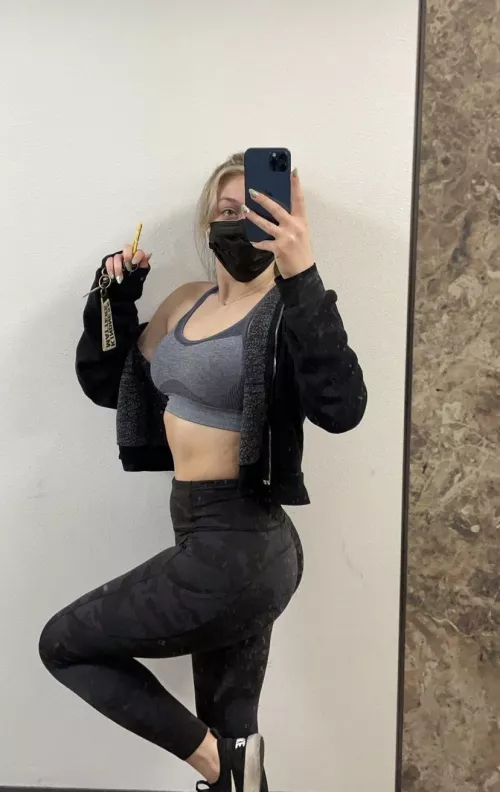 Hi Iโm kameron Kik nuttondessi69 with your cock over me๐ Hi Iโm kameron Kik nuttondessi69 with your cock over me๐