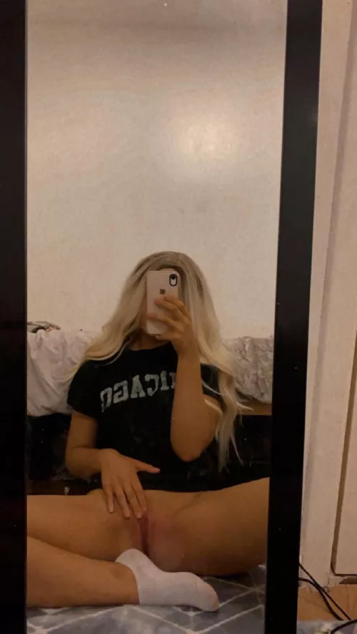 Hi, I’m Mila 😇 I’m 19. Hi, I’m Mila 😇 I’m 19.