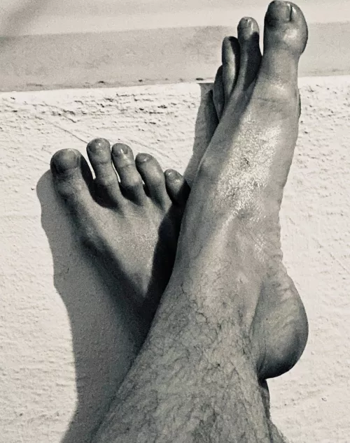 Hi im new here What you think of my feets? Link in Bio for more!