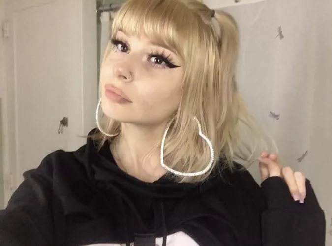 hi iβm winnie !! iβm good at makeup & a lot of other things too ;) 65% off in comments <3 hi iβm winnie !! iβm good at makeup & a lot of other things too ;) 65% off in comments <3
