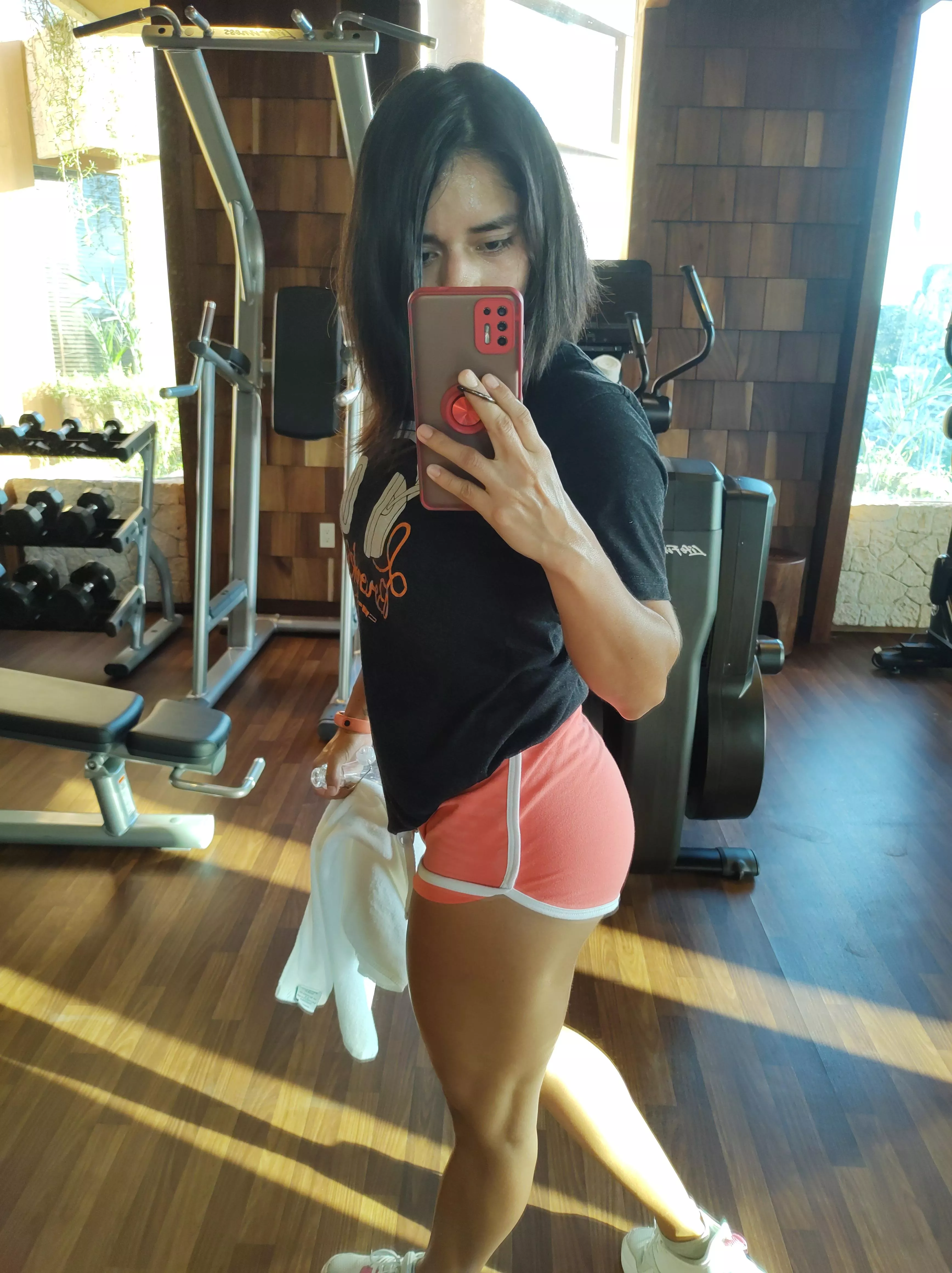 Hi there 😊 I hope you like latinas girls 🍑