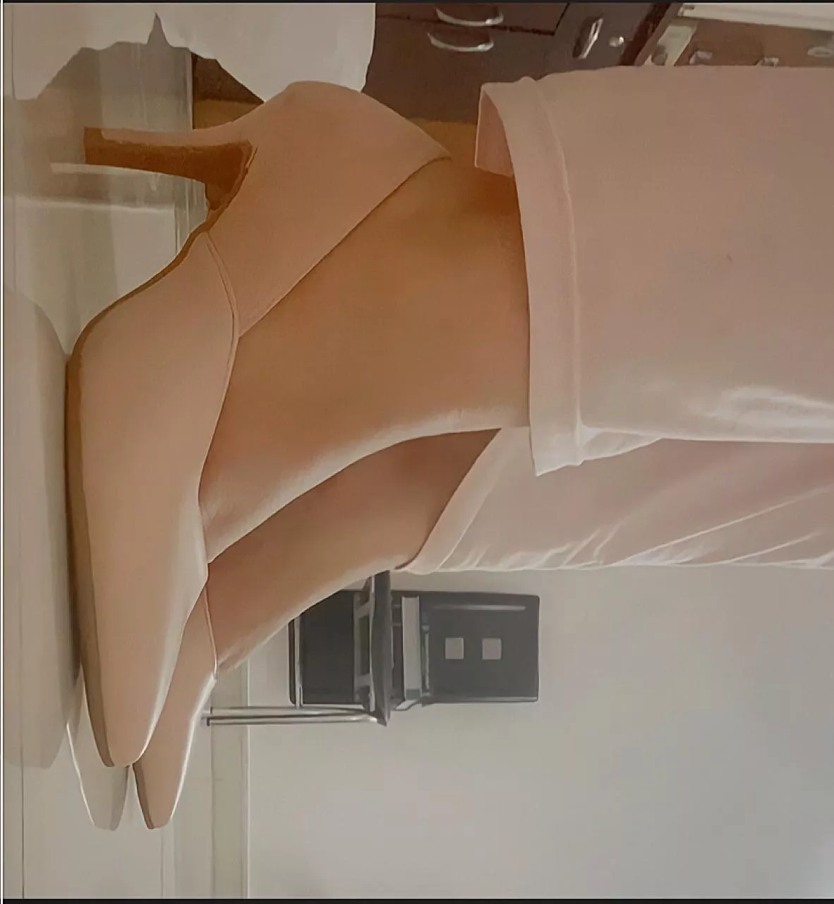 Hi there!! I really like the color of my heels🙂 Hi there!! I really like the color of my heels🙂