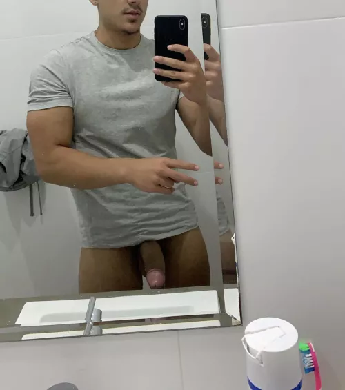 Hiding in the bathroom cause her husband came home (M18)