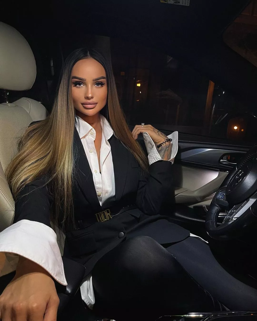 High class bimbo High class bimbo