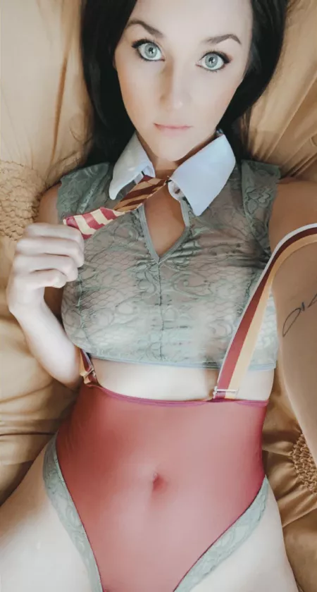 High on the list of things a true Slytherin would do: fuck a Gryffindor girl and take a selfie in her uniform to make her boyfriend mad!