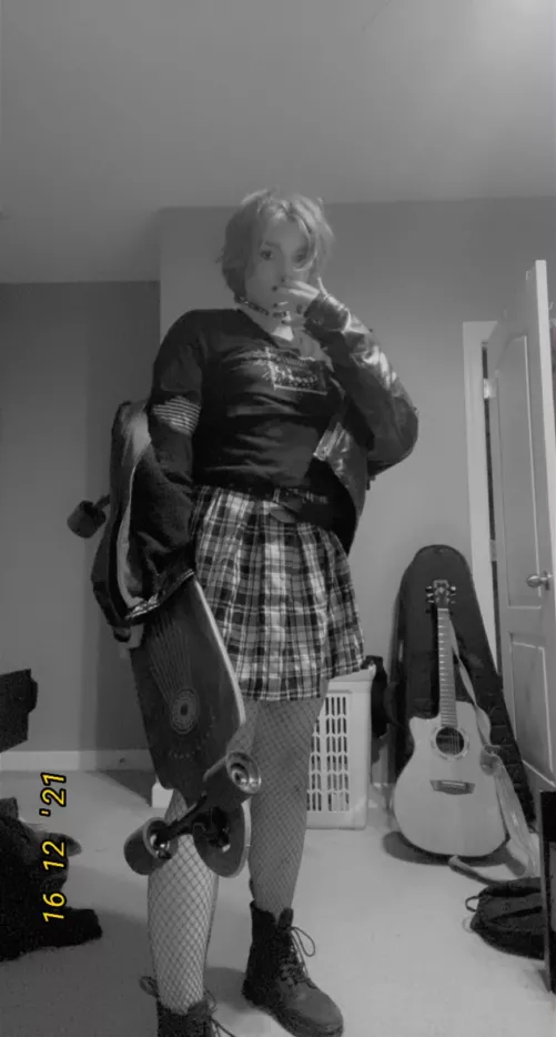 Hiii fellow skater femmes :) Hiii fellow skater femmes :)