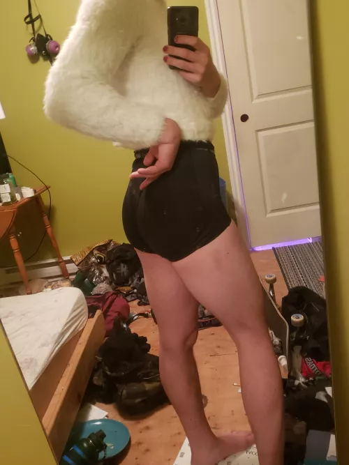 Hiiii🥰 again dose anyone know of sum cozzy Pajamas that I would look cute in🙈🥺 Hiiii🥰 again dose anyone know of sum cozzy Pajamas that I would look cute in🙈🥺