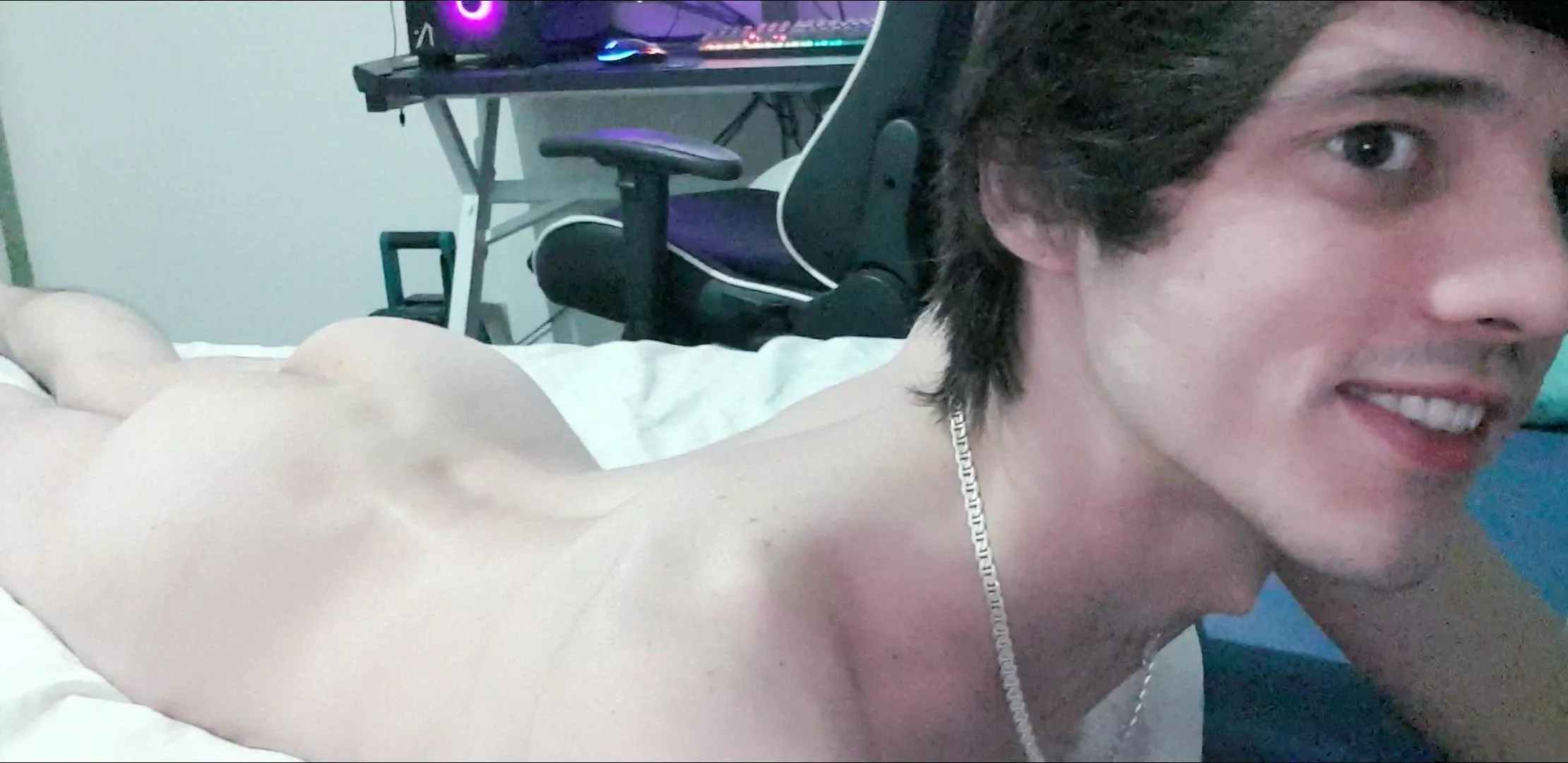 Hmu 🥰 Hmu 🥰