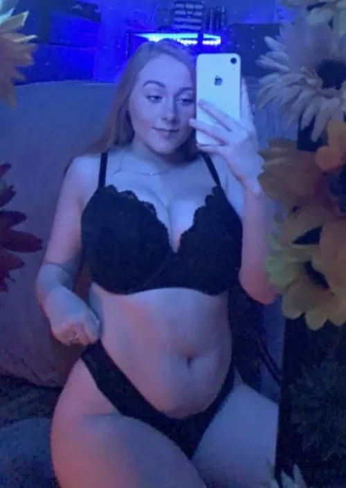 Hmu for this slut Allison, massive tits