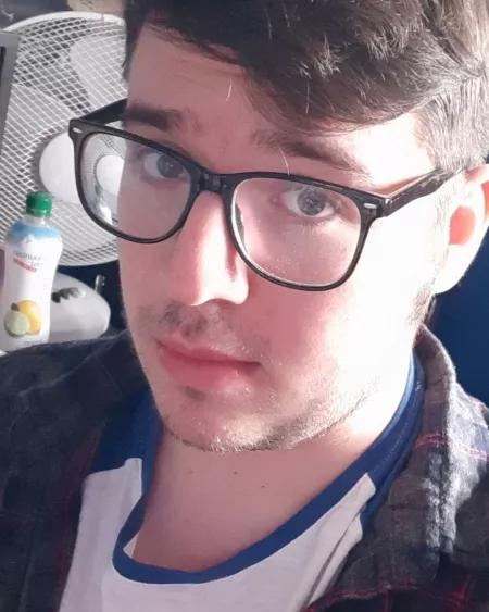 Hmu i need more friends to play games with plus im like so fecking bored