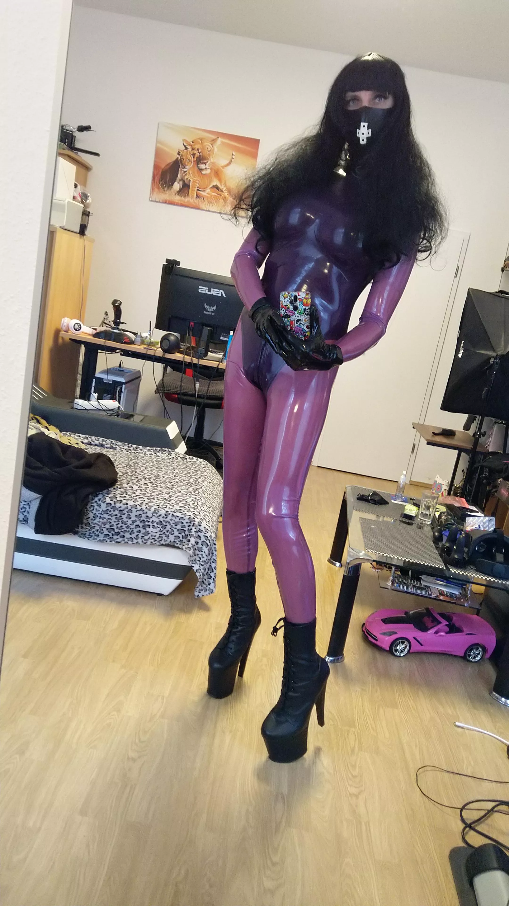 Ho do you like me in purple catsuit?