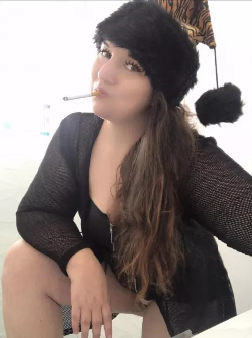 ho ho ho ๐
๐ฝ who wants to smoke cigarettes with slutty Santa?