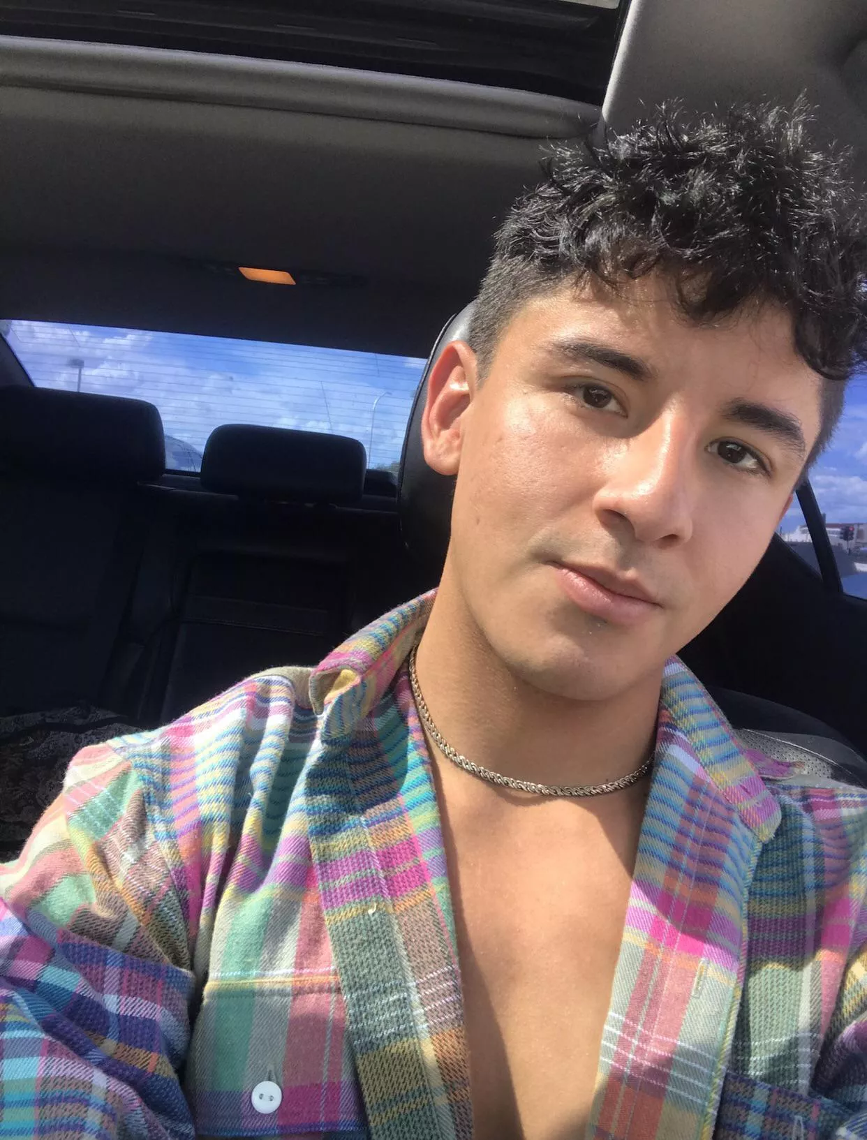 hola boys I’m Santi 😘 felt cute on this sunny day