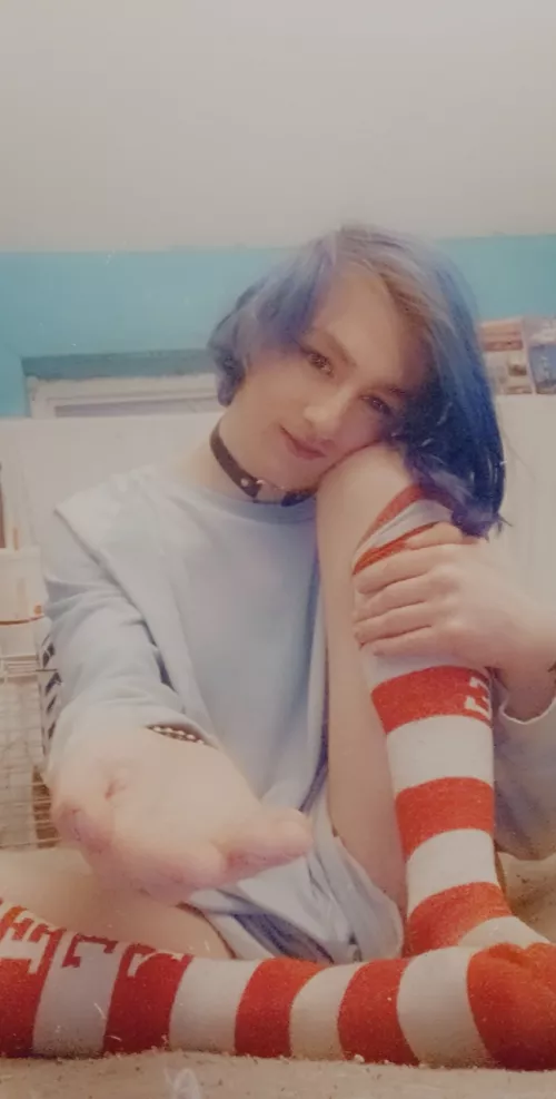 Hold my hand Hold my hand