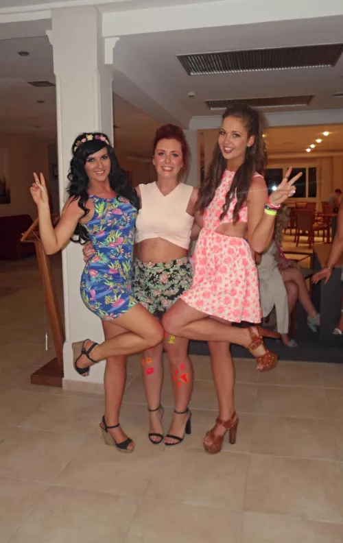 Holiday girls Holiday girls