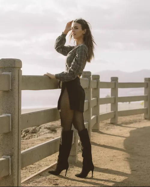 Holy fuck Victoria Justice is sexy Holy fuck Victoria Justice is sexy