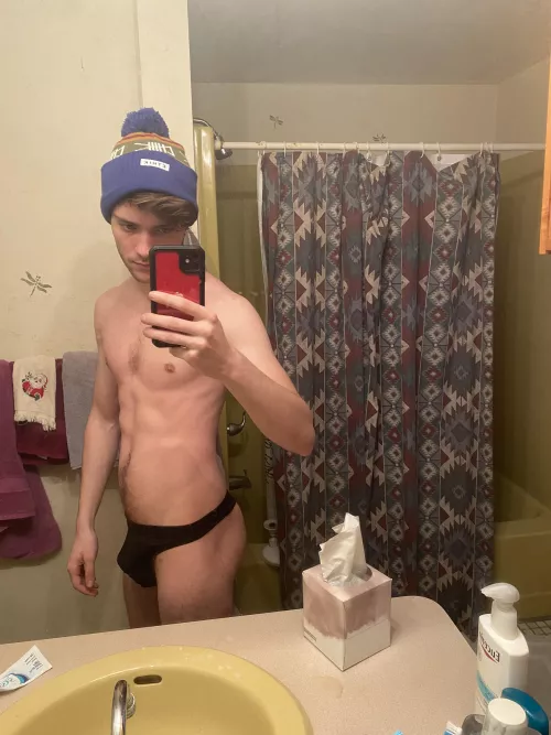 Home for the holidays, who wants to help?💦