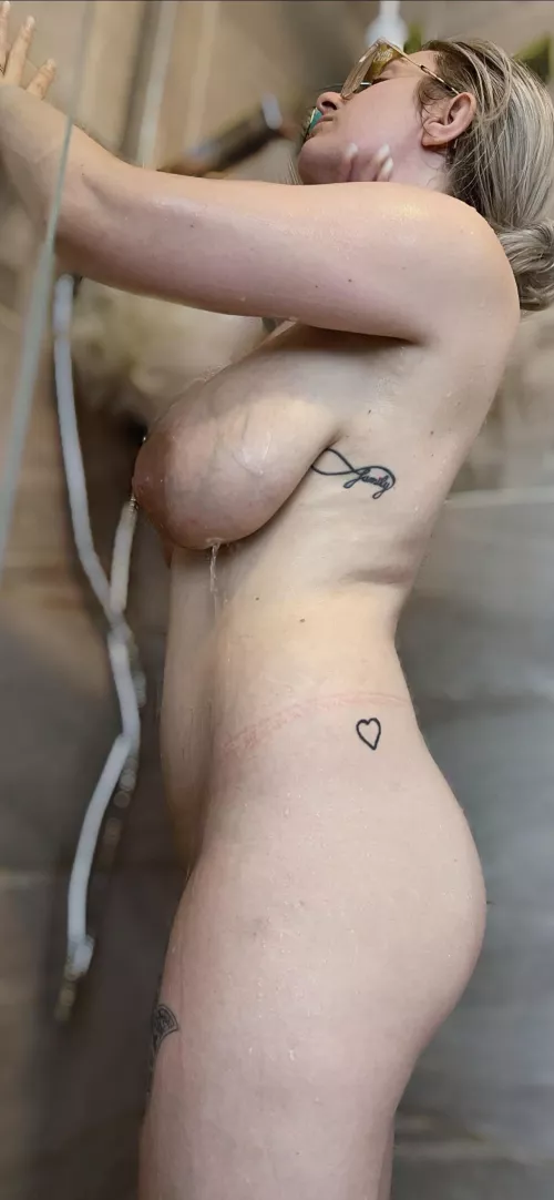 Honestly I can't rememebr the last time my tits hurt this much from not feeding. Anyone want to help?? ˆ