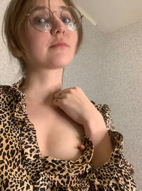 Honey I am so wet and today I want to make you cum with my freee SUBSCRIPTION 💦Link in comments and in my profile 😈