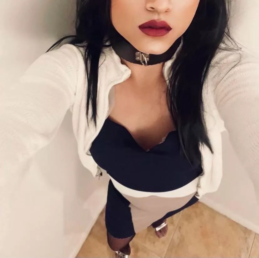 Hook up a leash and take me for a walk sir! Hook up a leash and take me for a walk sir!