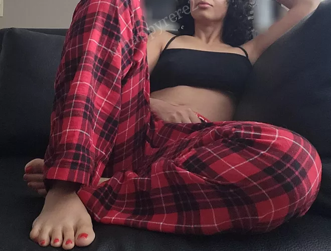 Hope everyone have a good Monday so far! For me I just got home from work and need to just chillout [F]