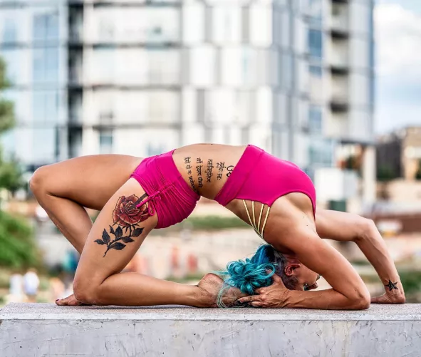 Hope everyone is having a fantastic new year. Could this pose get more flexible?