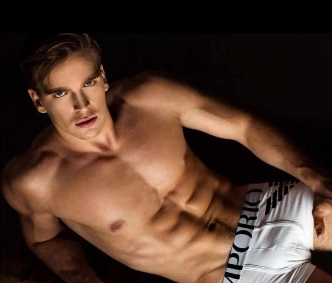 Hope this makes your Monday a little better, does it 😉😏?