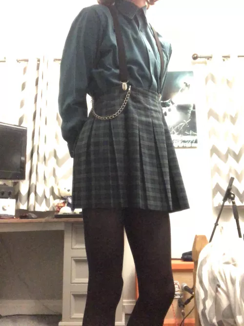 hope this subreddit is ok with enby goths >.<