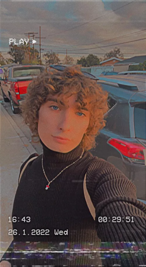 Hope ur all having a good day! Where my DBD players at? Kinda new to the game and want some friends who play 😋