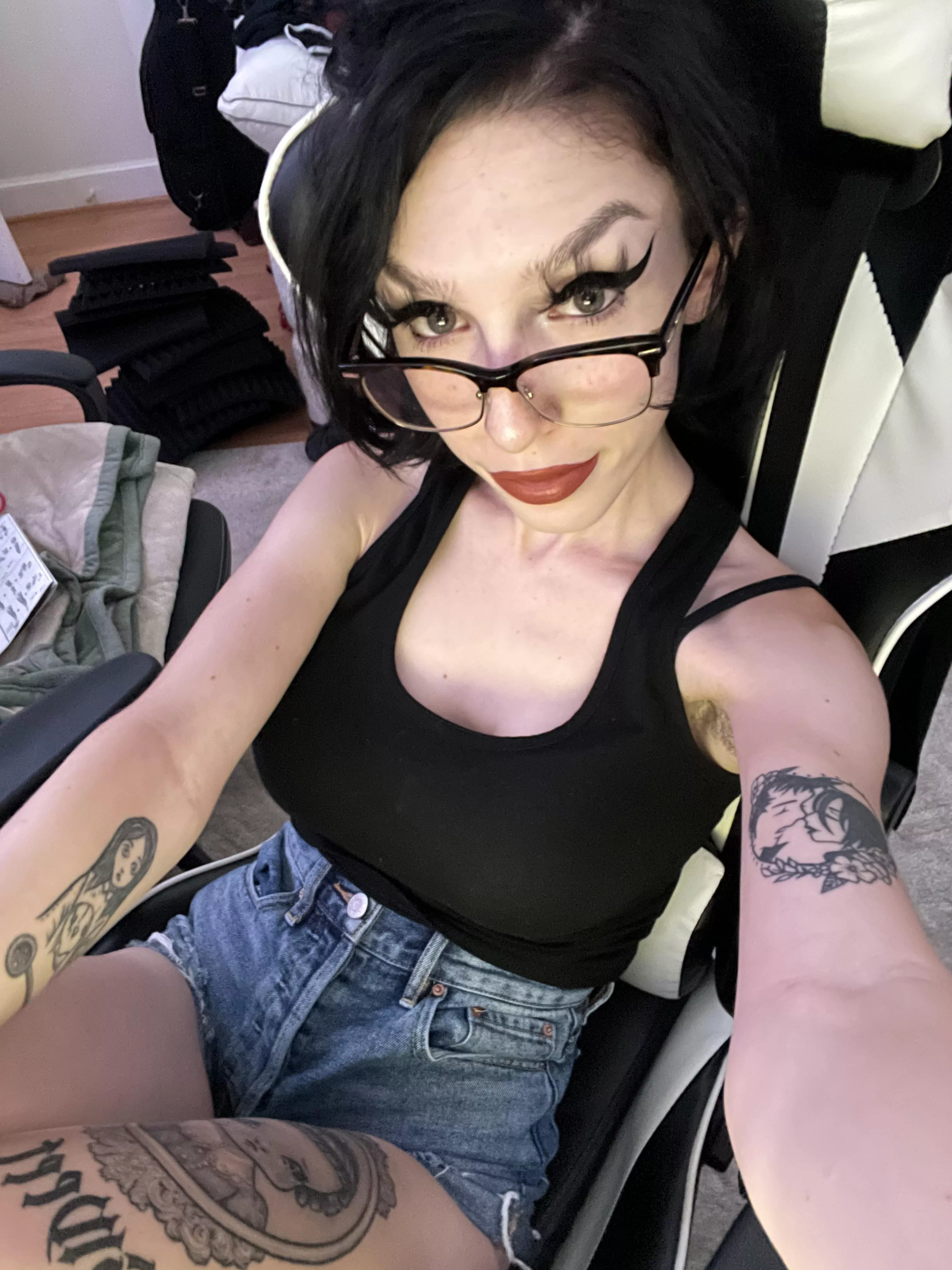 hope ur having a good day :) hope ur having a good day :)