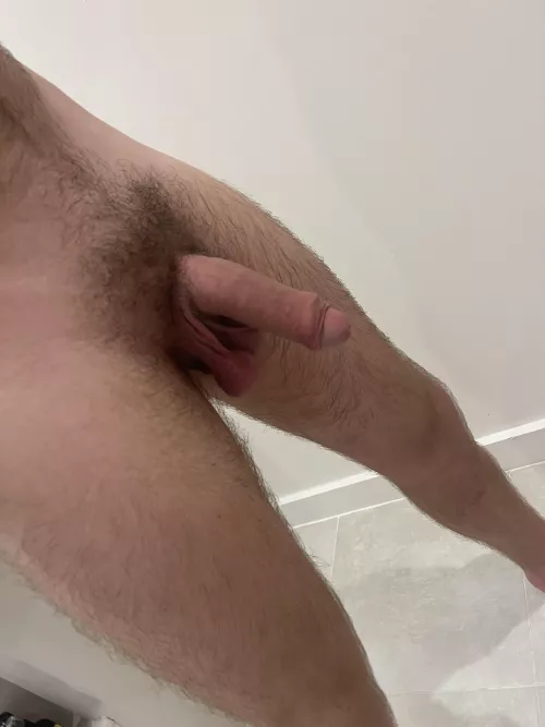 Hope you donβt mind a floppy cock here, fresh out of the shower