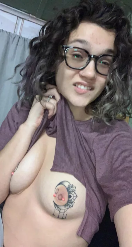 Hope you like girls with curly hair and glasses ๐๐๐ปโโ๏ธ Hope you like girls with curly hair and glasses ๐๐๐ปโโ๏ธ