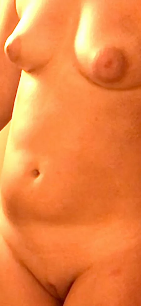 Hope you like my average perky tits π