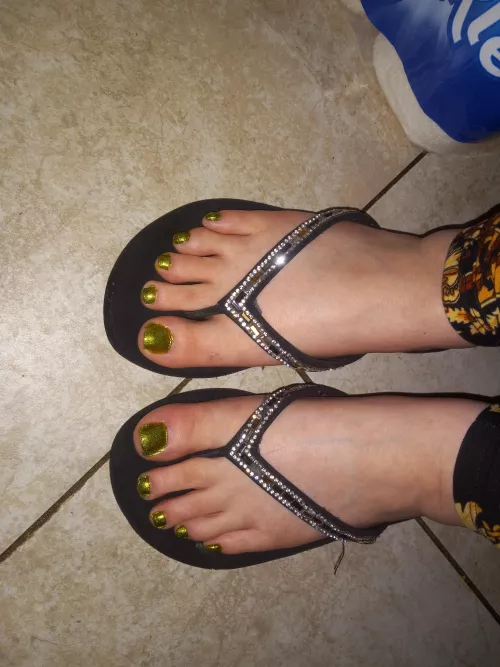 Hope you like my freshly polished toesπ Hope you like my freshly polished toesπ