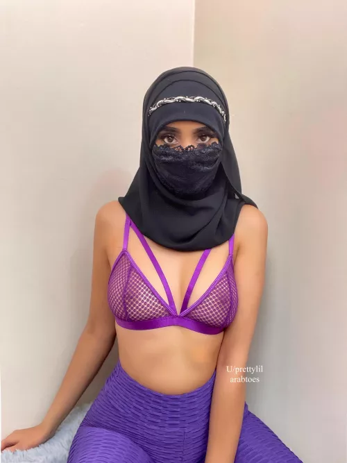 Hoping there is at least 1 person that appreciates small boobsπ₯Ί