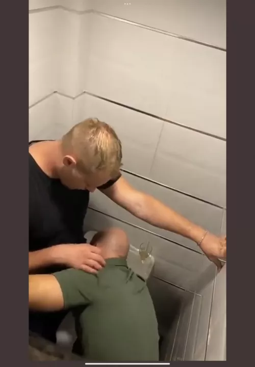 Hoping to find full length video. https://twitter.com/masturbacionre1/status/1462050125270953989?s=21