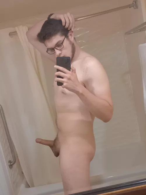 Horny bottom wanting some big cock...