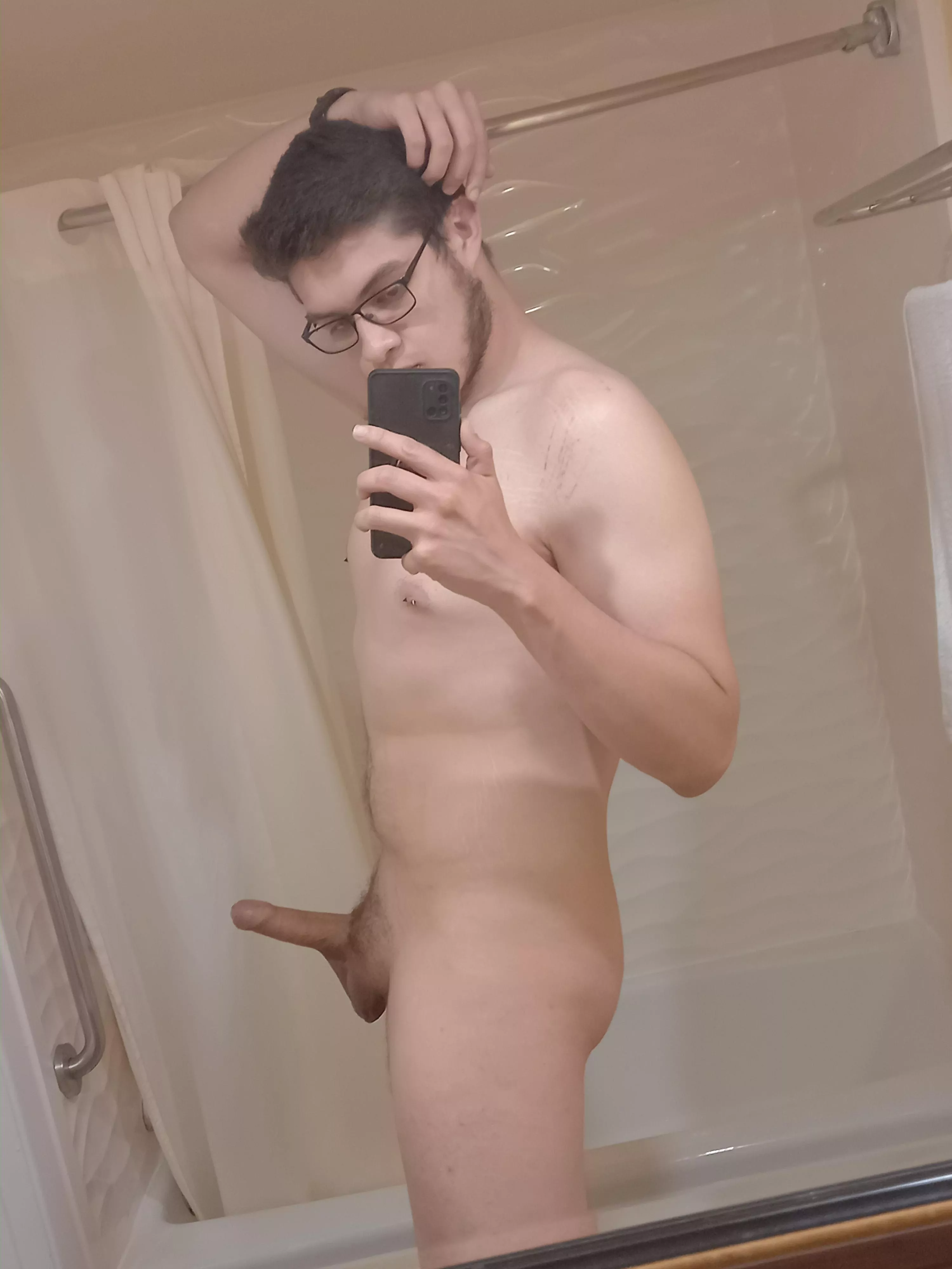 Horny bottom wanting some big cock...