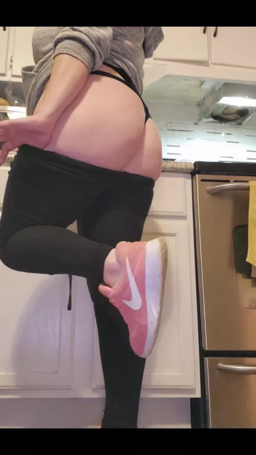 Horny mum from London. Going to play soon. Dmโs are open ๐(f)