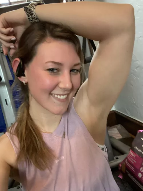 Hot and sweaty after my workout 😉💦 come lick!!! Free OF linked below